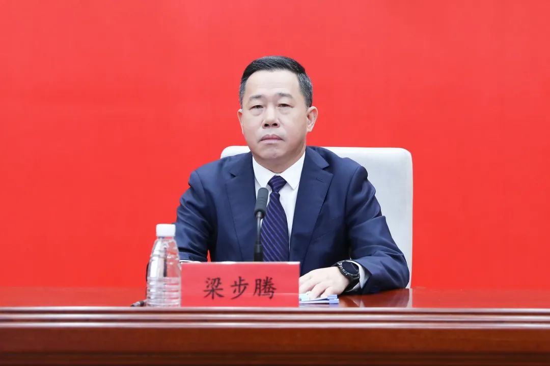 福建pg电子官网党组成员、副局长梁步腾.jpg